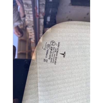 Скло лобове Tesla Model 3
 1466270-00-C